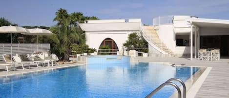 Outdoor pool, sun loungers