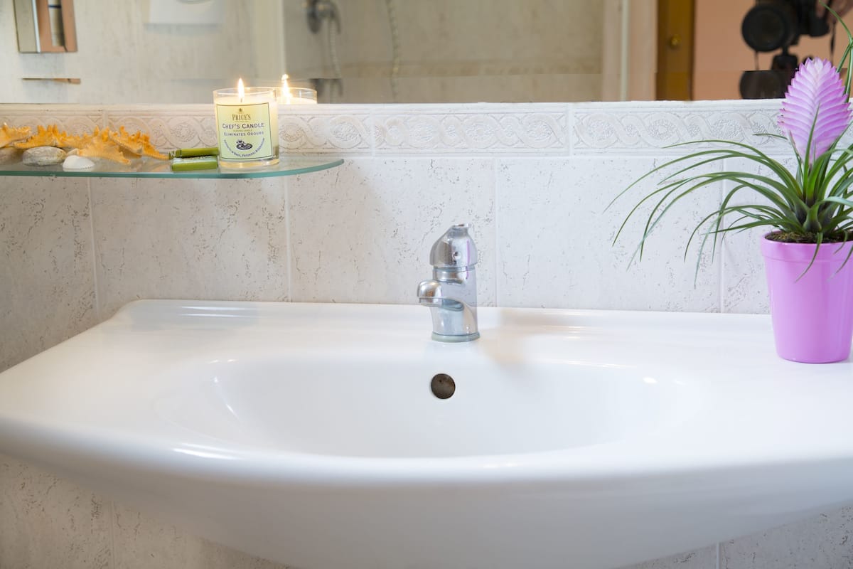 triple room | bathroom sink