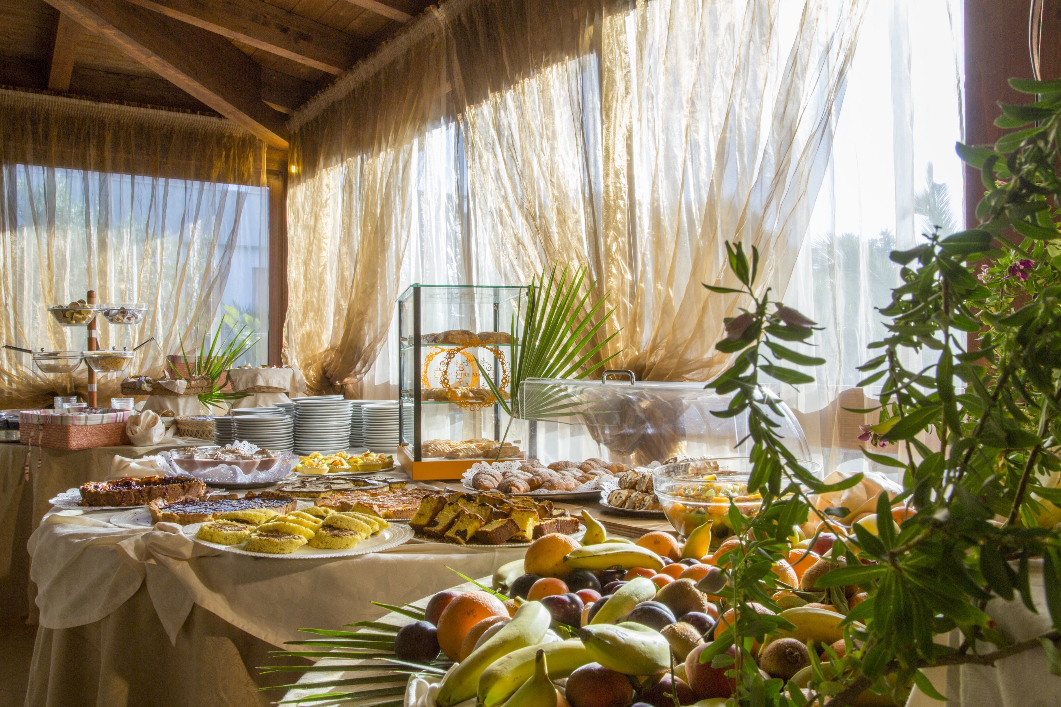 Breakfast, lunch and dinner served