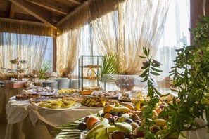 Café da manhã, almoço e jantar