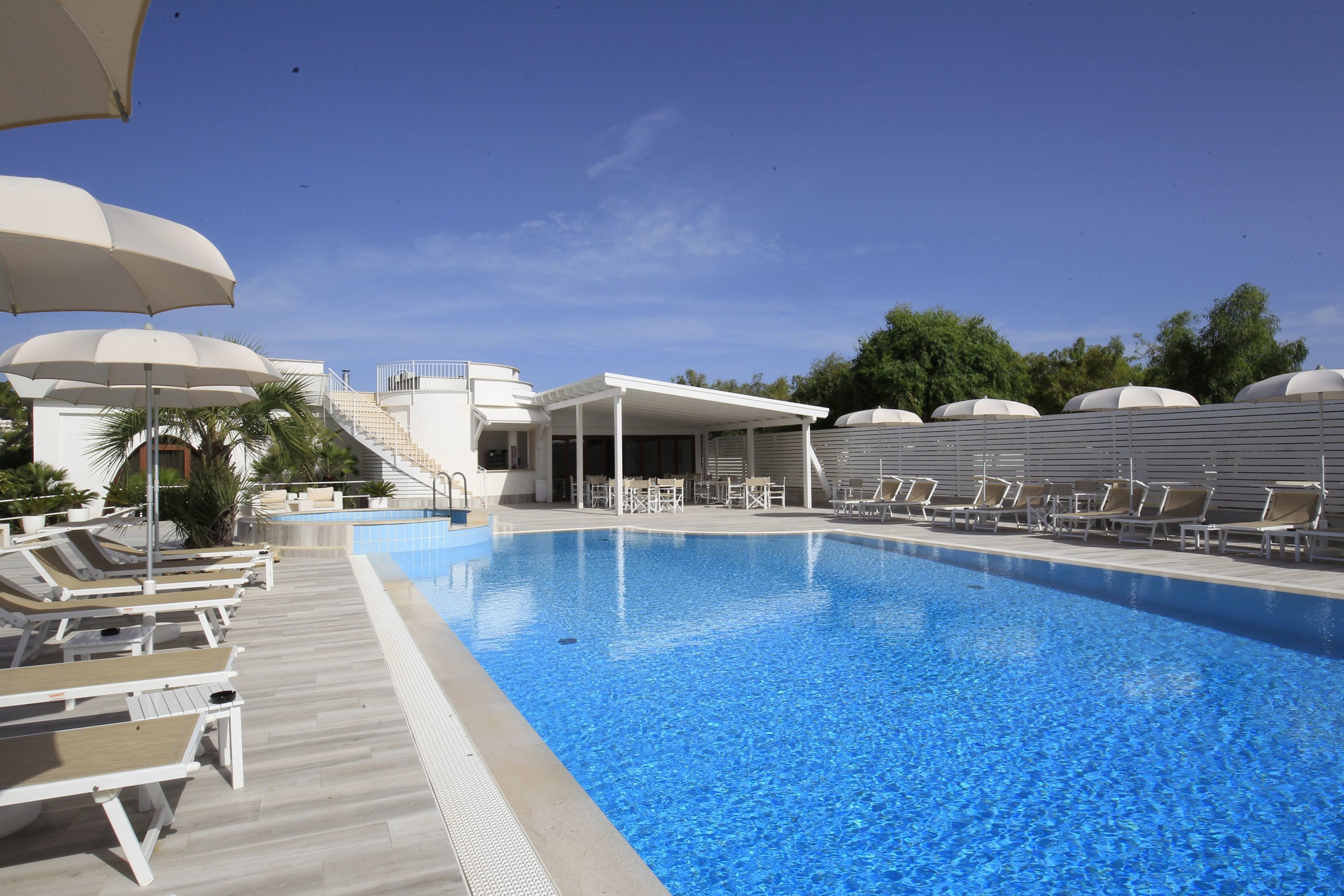 outdoor pool, pool loungers