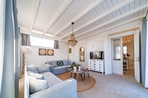 Suite, piscina privata | 1 camera, minibar, una cassaforte in camera, Wi-Fi gratuito