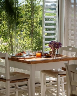 Tägliches Frühstücksbuffet gegen Gebühr