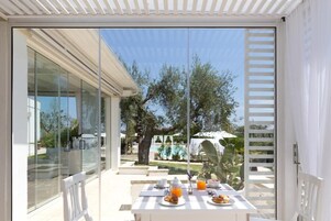 Café da manhã com buffet todos os dias (EUR 20 por pessoa) 