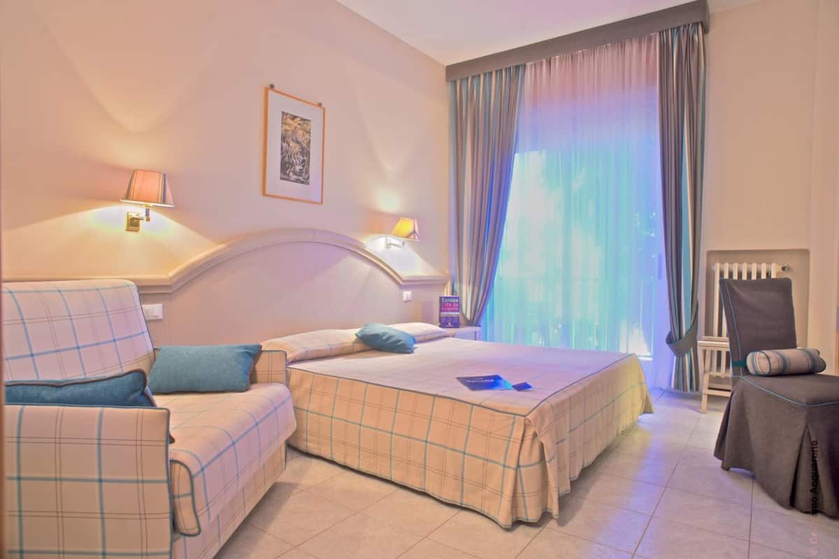 select comfort beds, in-room safe, desk, iron/ironing board