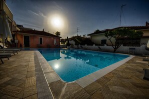 Seasonal outdoor pool, pool loungers - Hotel Splendid (Diano Marina)