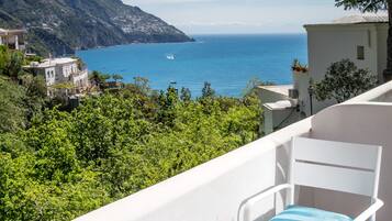 Minibar, in-room safe, desk, free WiFi