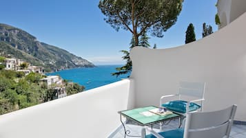 Minibar, coffres-forts dans les chambres, bureau, Wi-Fi gratuit