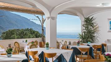 Desayuno bufé gratuito y diario