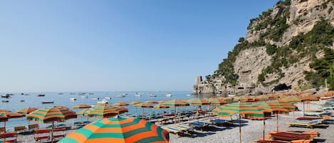 Una spiaggia nelle vicinanze