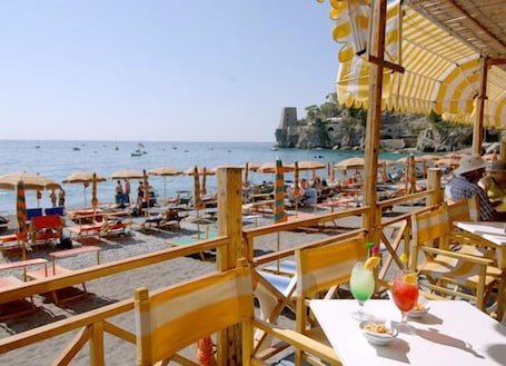 Beach bar. Hotel Vittoria