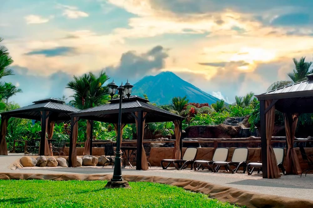 Volcano Lodge Hotel & Thermal Experience