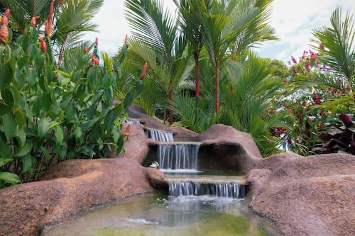 4 outdoor pools, pool umbrellas, pool loungers