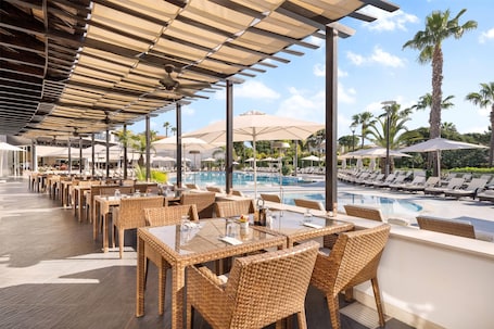 2 restaurants, breakfast, lunch, dinner served; Portuguese cuisine
