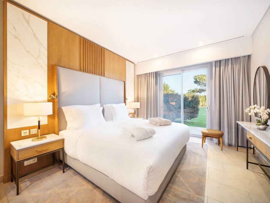 Een minibar, een kluis op de kamer, verduisterende gordijnen