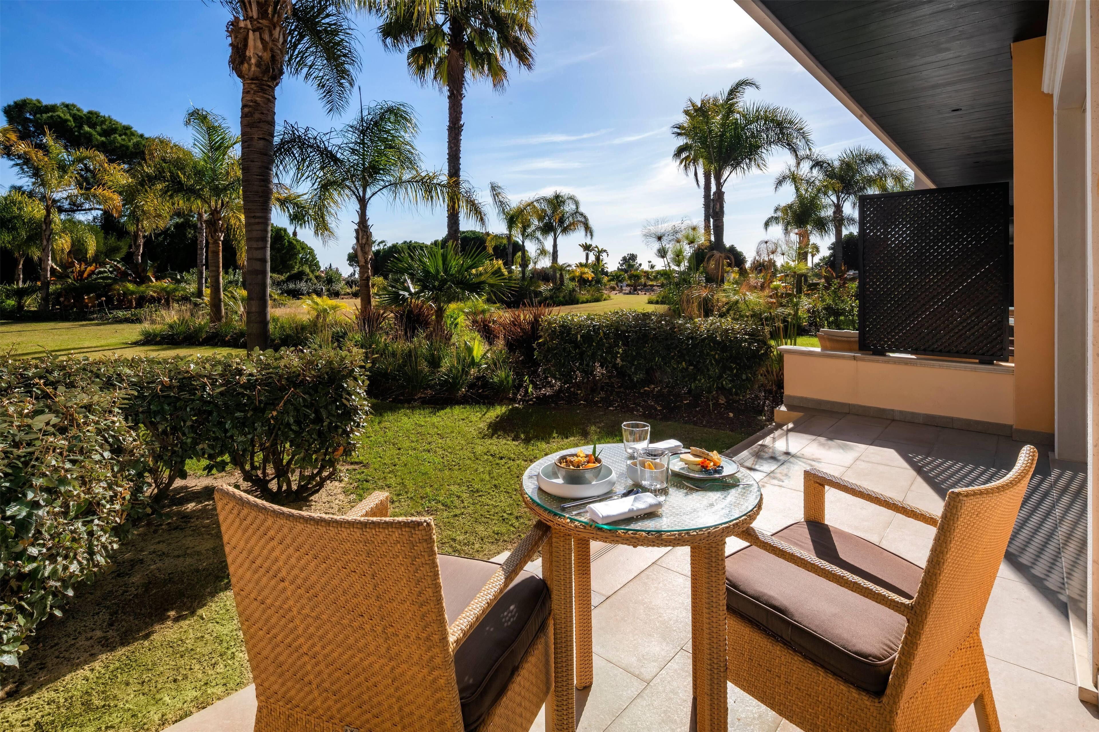 Two Bedroom Sunrise Suite | Minibar, Zimmersafe, Verdunkelungsvorhänge, schallisolierte Zimmer