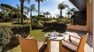 Two Bedroom Sunrise Suite | Minibar, Zimmersafe, VerdunkelungsvorhÀnge, schallisolierte Zimmer