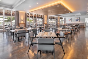 2 restaurants, breakfast, lunch, dinner served; Portuguese cuisine