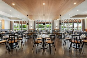 2 restaurants servant le petit déjeuner, spécialités Cuisine portugaise