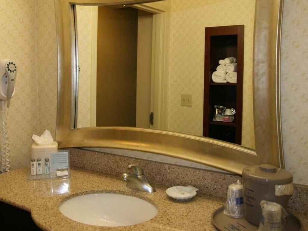 Bathroom | Free toiletries, hair dryer, towels, soap