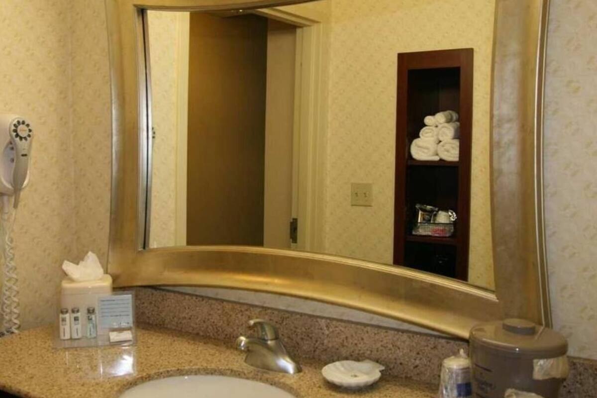 Bathroom | Free toiletries, hair dryer, towels, soap