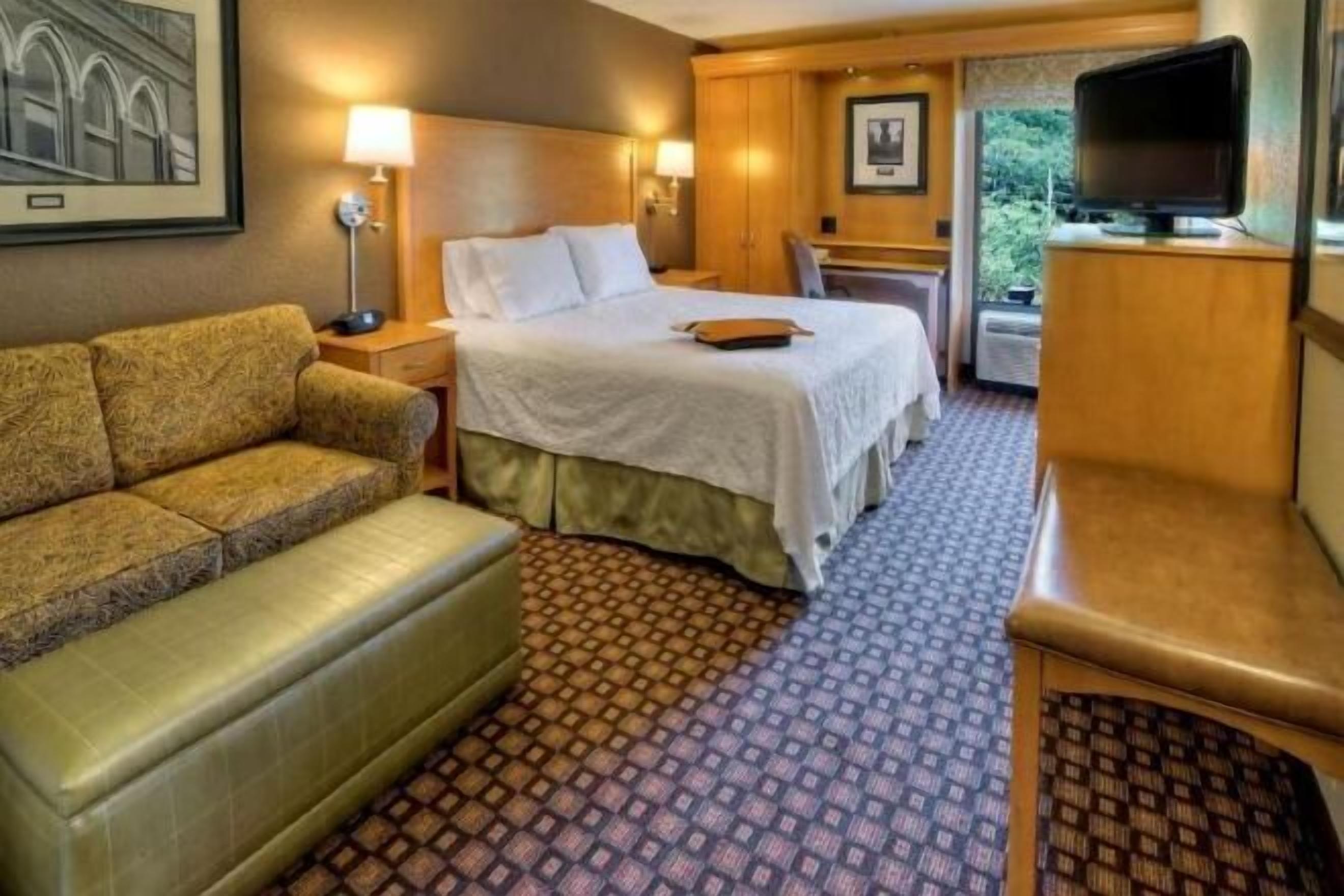 In-room safe, desk, laptop workspace, iron/ironing board