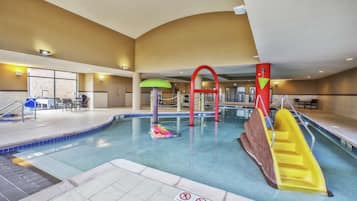 Indoor pool, sun loungers