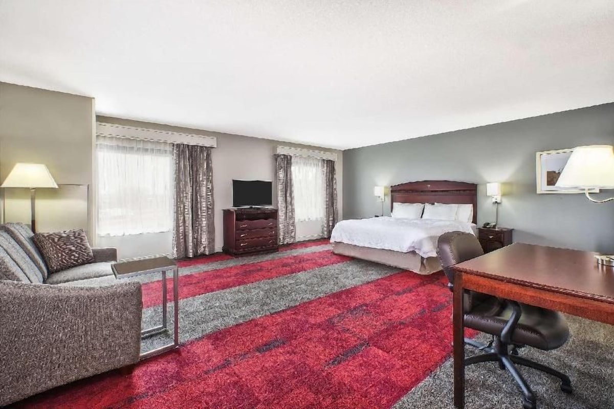 In-room safe, desk, blackout drapes, soundproofing