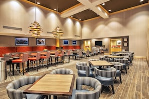 Café da manhã com buffet grátis todos os dias