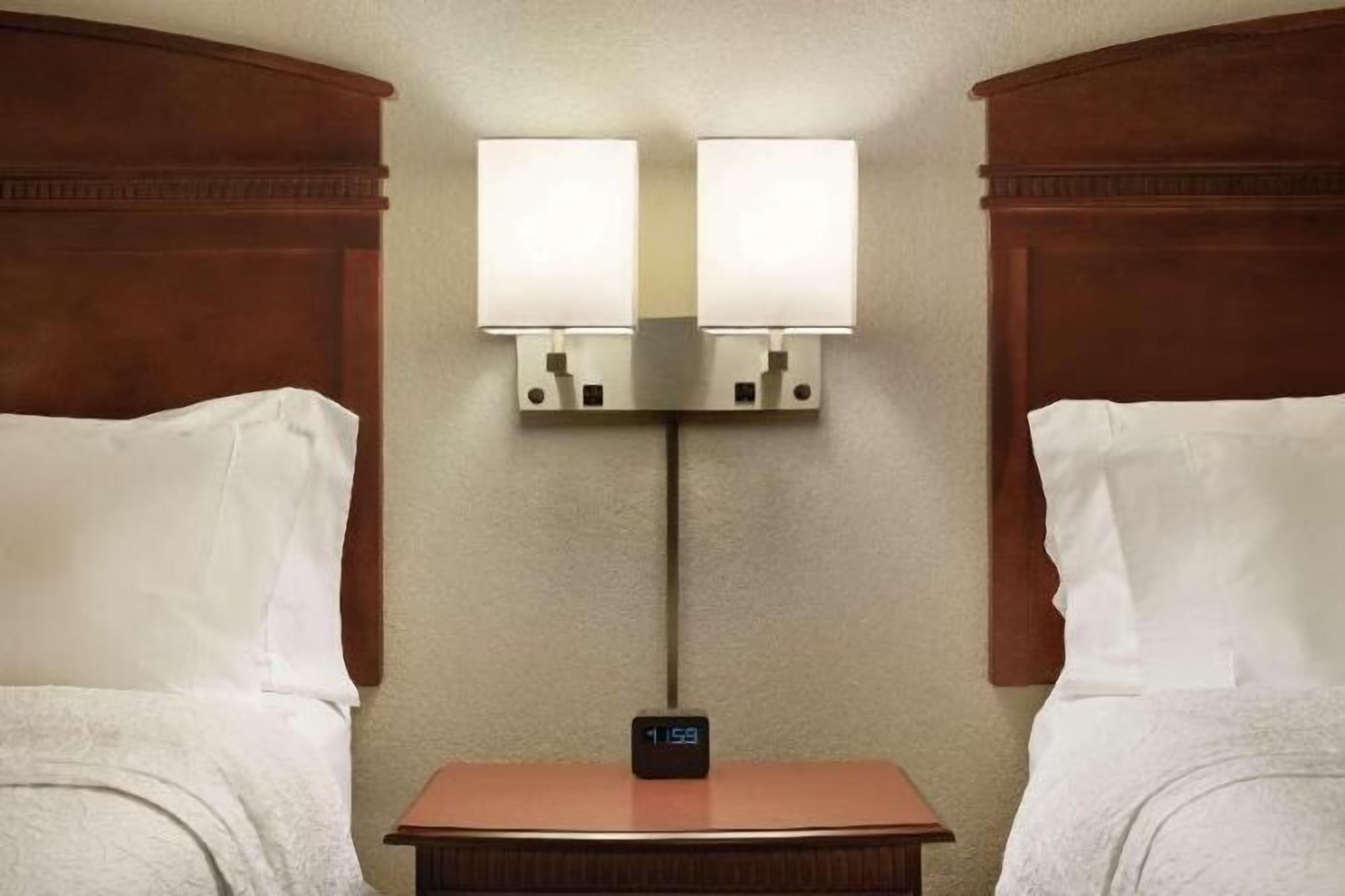 高級寢具、客房內保險箱、書桌、遮光布/窗簾