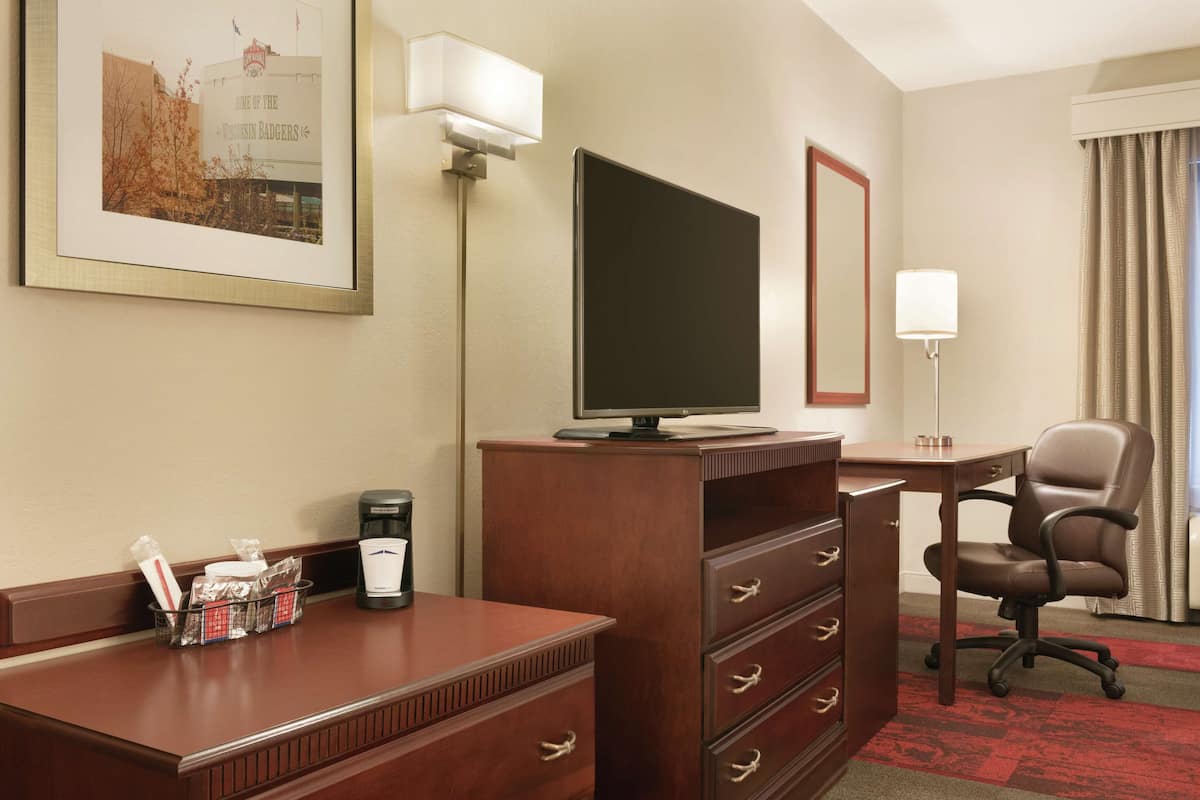 Literie de qualité supérieure, coffres-forts dans les chambres, bureau