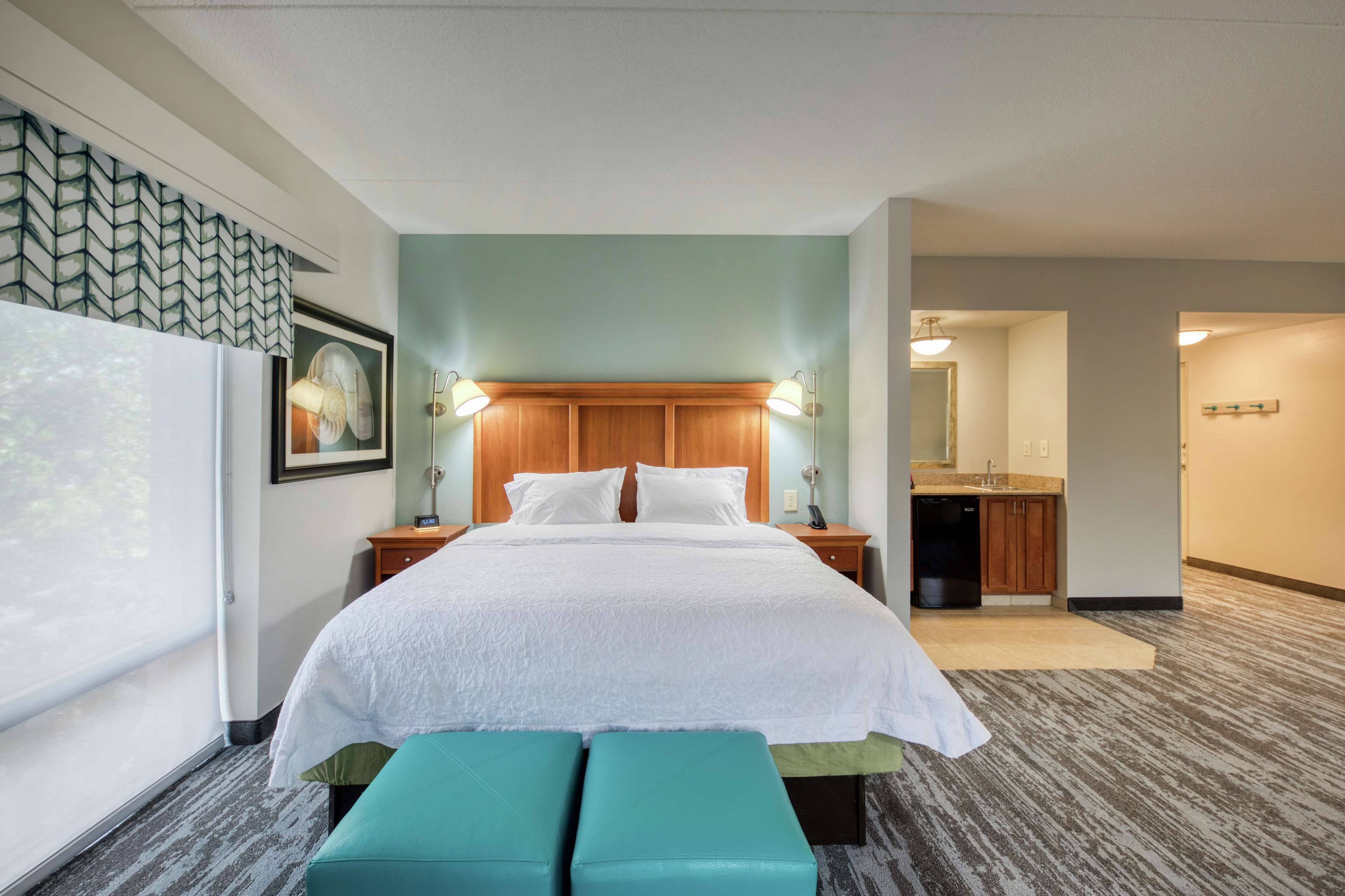 ثلاجة صغيرة