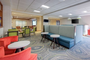 Lobby - Hampton Inn Wilmington - University Area/Smith Creek Station (Wilmington)