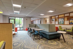 Lobby - Hampton Inn Wilmington - University Area/Smith Creek Station (Wilmington)