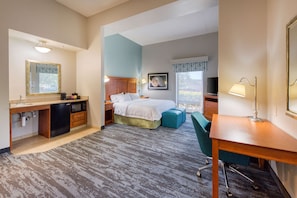 Studio, Accessible, Non Smoking | Minibar - Hampton Inn Wilmington - University Area/Smith Creek Station (Wilmington)