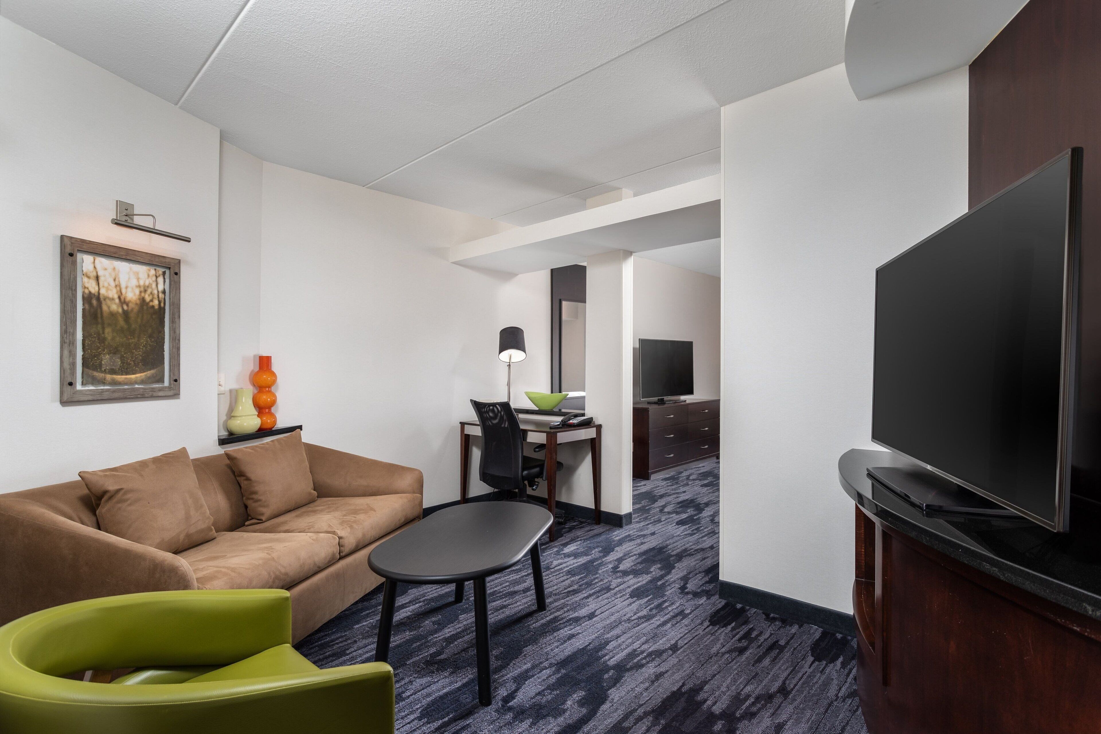 42-inch lcd tv with satellite channels, tv, streaming services