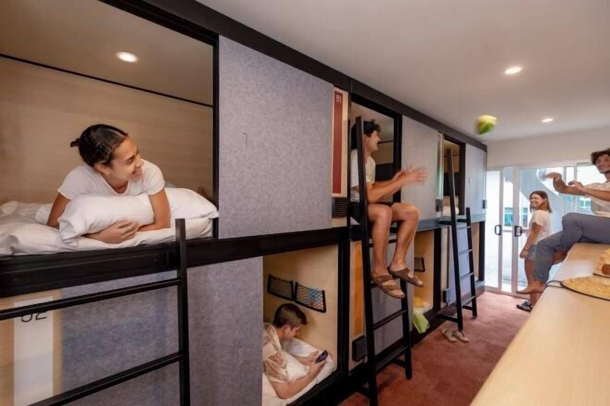 Bộ đồ giường kháng dị ứng, nệm Select Comfort, két bảo mật tại phòng 
