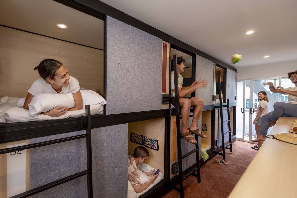 Bộ đồ giường kháng dị ứng, nệm Select Comfort, két bảo mật tại phòng 