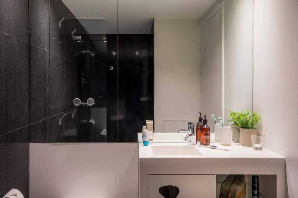 Dusche, Hydromassagedusche, Handtücher