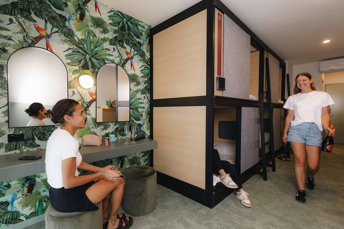 Bộ đồ giường kháng dị ứng, nệm Select Comfort, két bảo mật tại phòng 