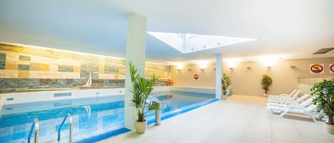 Indoor pool, pool loungers