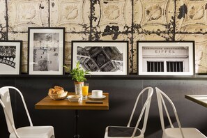 Daily buffet breakfast for a fee - Hôtel Espace Champerret (Levallois-Perret)