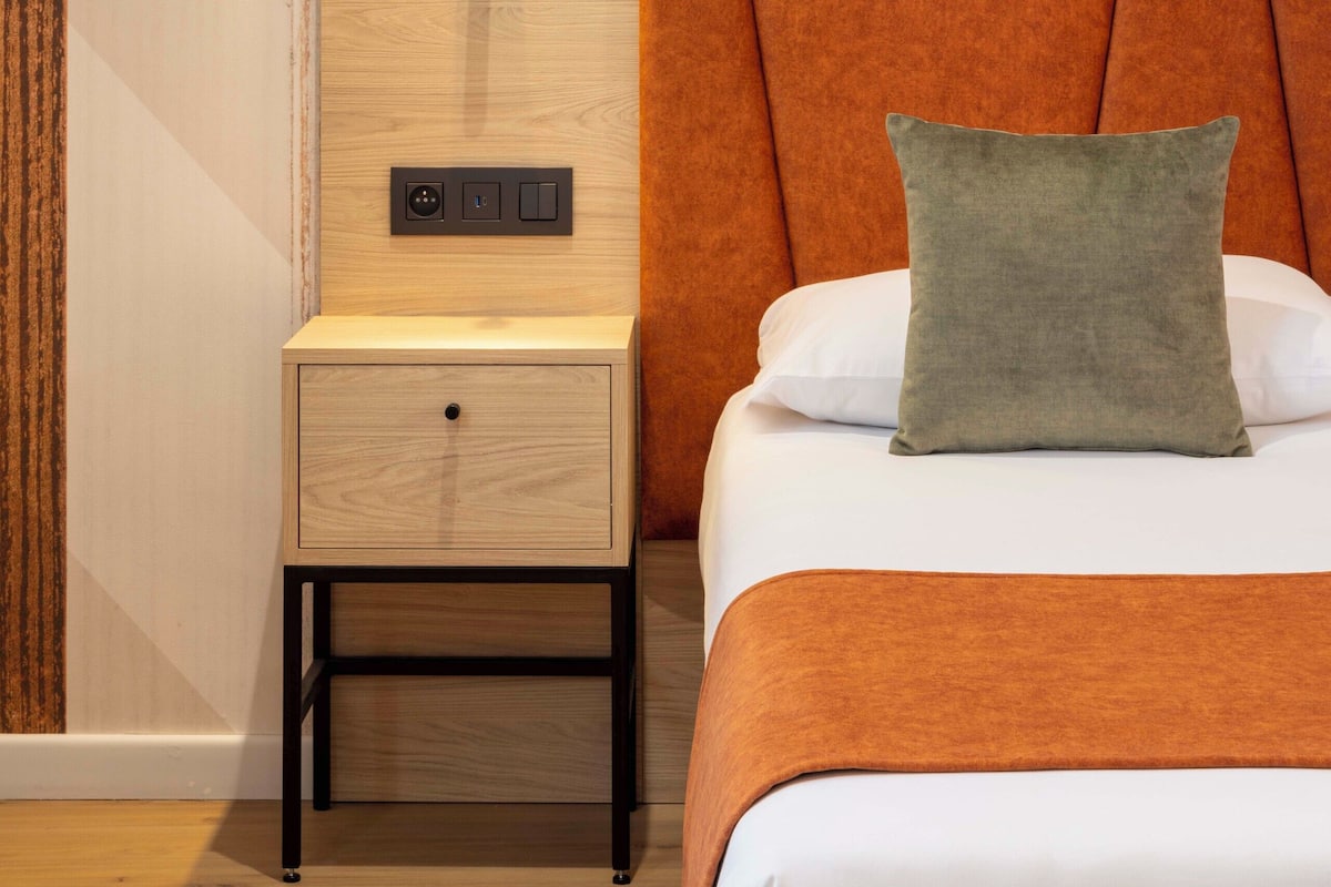 Classic Twin Room, 2 Single Beds | Desk, free WiFi, bed sheets, wheelchair access