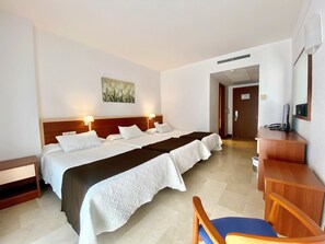 Triple Room, Terrace | Hypo-allergenic bedding, down duvets, minibar, desk - Hotel & Spa Sun Palace Albir (L'Alfas del Pi)
