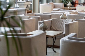 Pool views, open daily - Hotel & Spa Sun Palace Albir (L'Alfas del Pi)