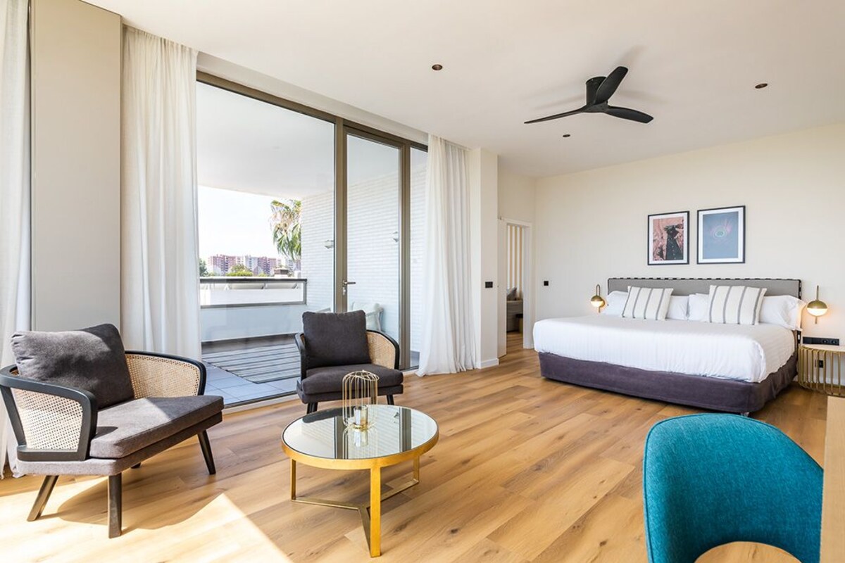 Deluxe Suite | Premium bedding, minibar, in-room safe, desk
