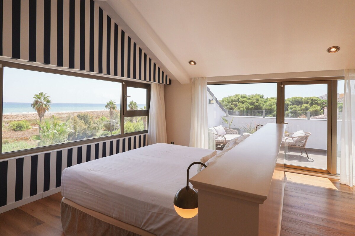 Presidential Suite, Sea View | Premium bedding, in-room safe, desk, laptop workspace