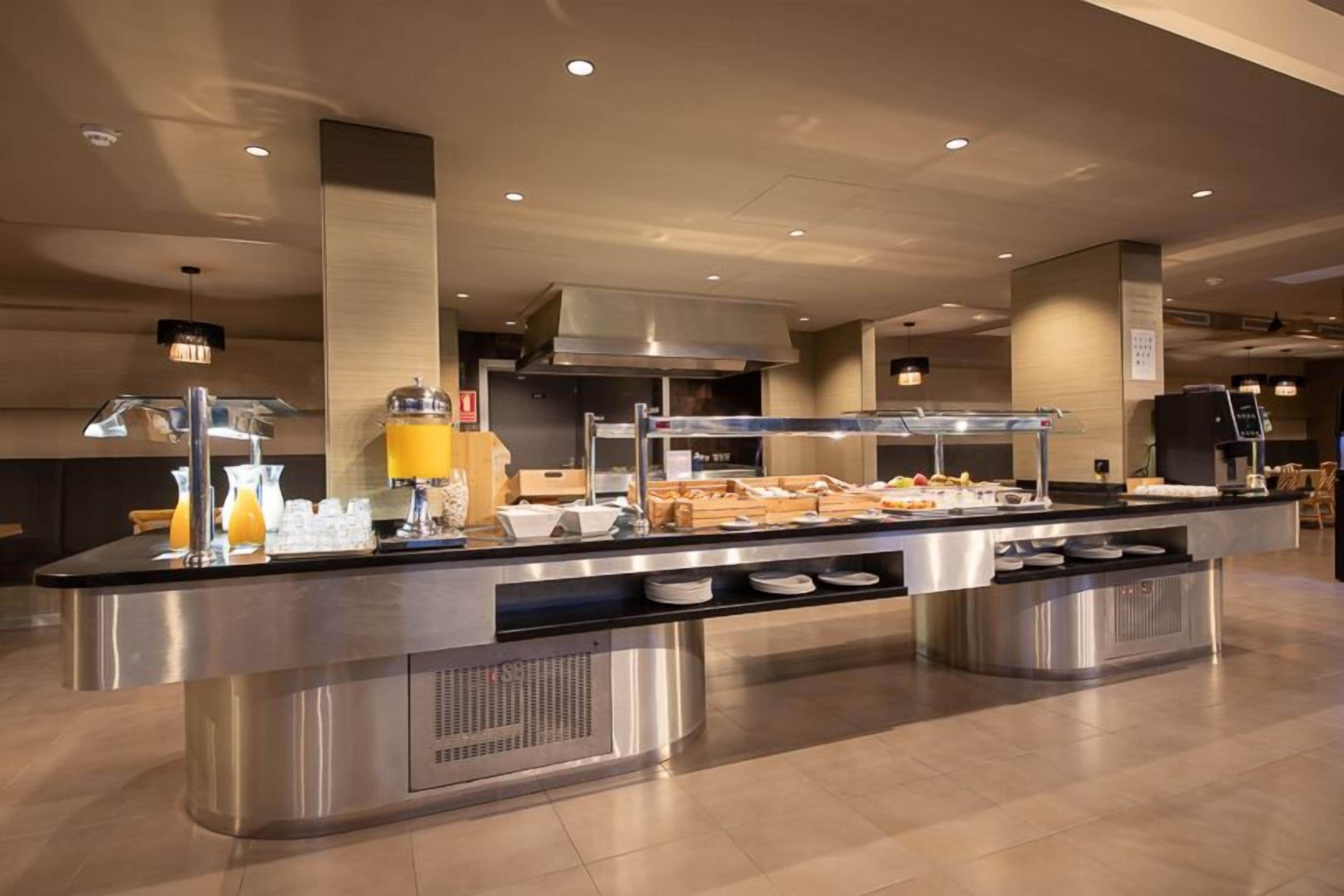 breakfast and dinner served, pool views