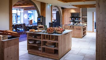 Desayuno continental (EUR 25 por persona)