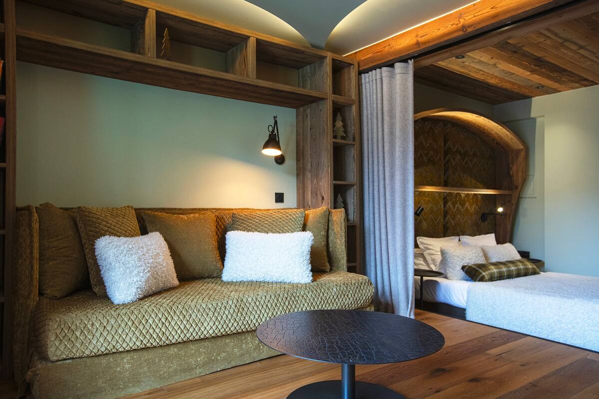 junior suite | 3 bedrooms, premium bedding, in-room safe, desk